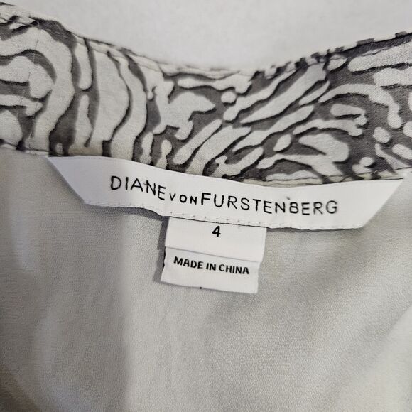 Diane Von Furstenberg Syrah Silk Blouse Size 4DVF Floral Rose Print Lined V-Neck - Picture 9 of 12